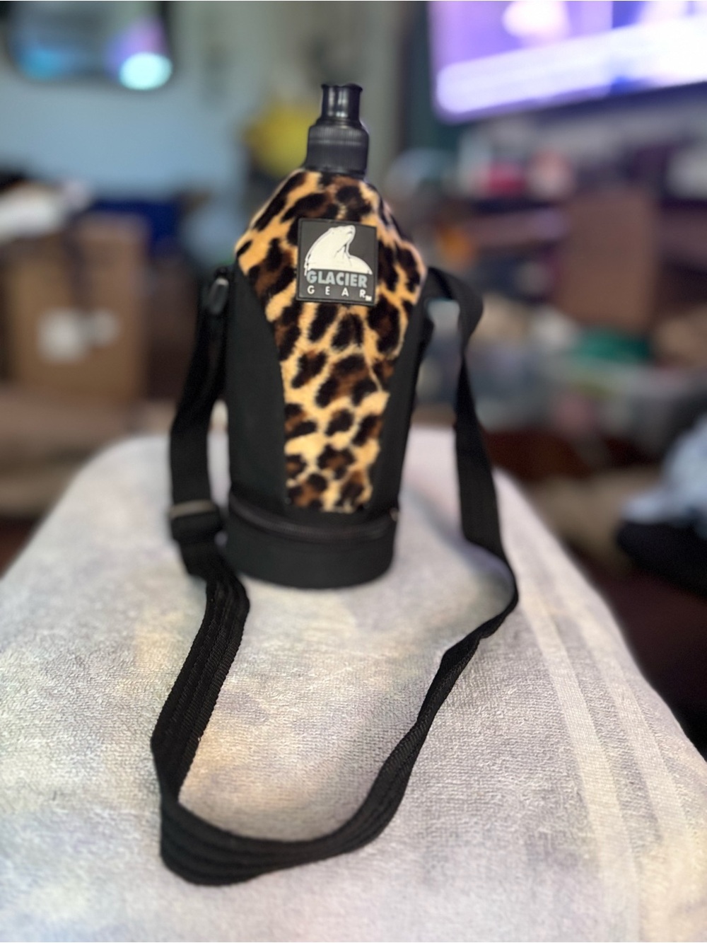 VTG Y2K Leopard Glacier Gear Insulated Bottle Cooler
Adjustable Carrying
Strap